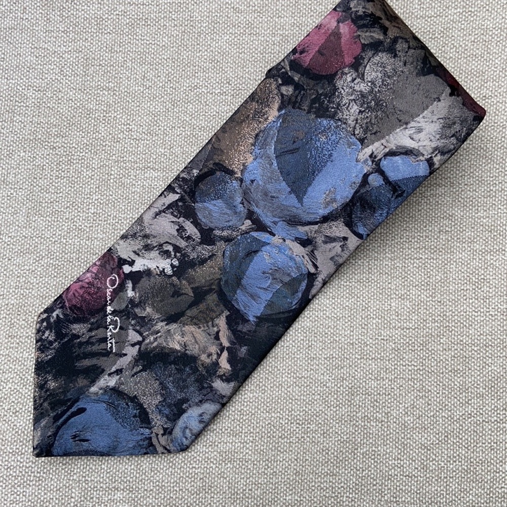 Men’s necktie by Oscar De La Renta